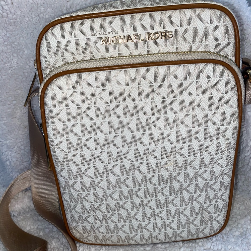 Michael Kors - MD Flight crossbody bag - Vanilla